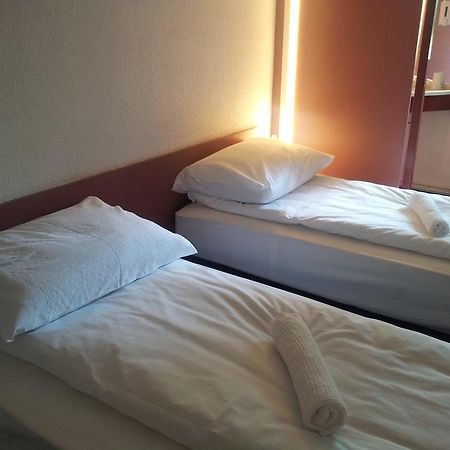 Drive Inn Hotel Törökbálint المظهر الخارجي الصورة