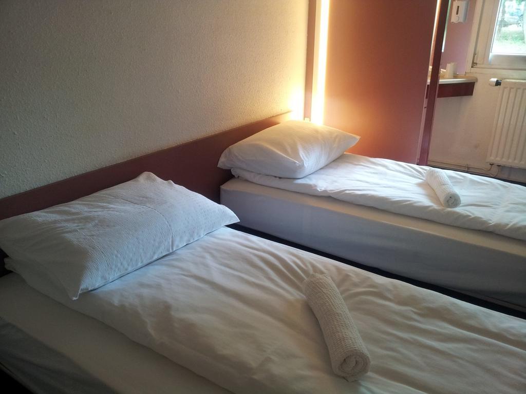 Drive Inn Hotel Törökbálint المظهر الخارجي الصورة