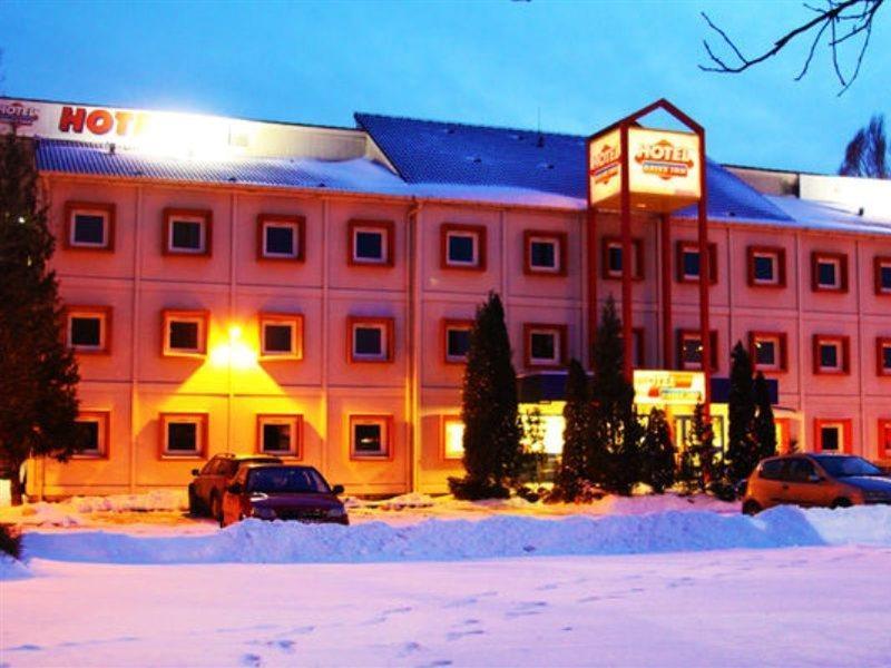Drive Inn Hotel Törökbálint المظهر الخارجي الصورة